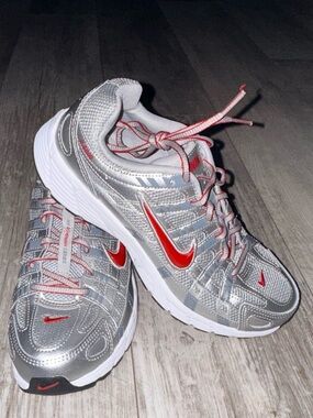 Nike P-6000 Silver Gym Red Sneakers 6Y 7.5 W NWOB